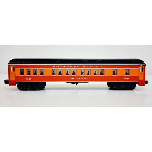 Lionel Southern Pacific Daylight "Arcata Bay" Madison Passenger Car 6-19023 - Picture 4 of 10